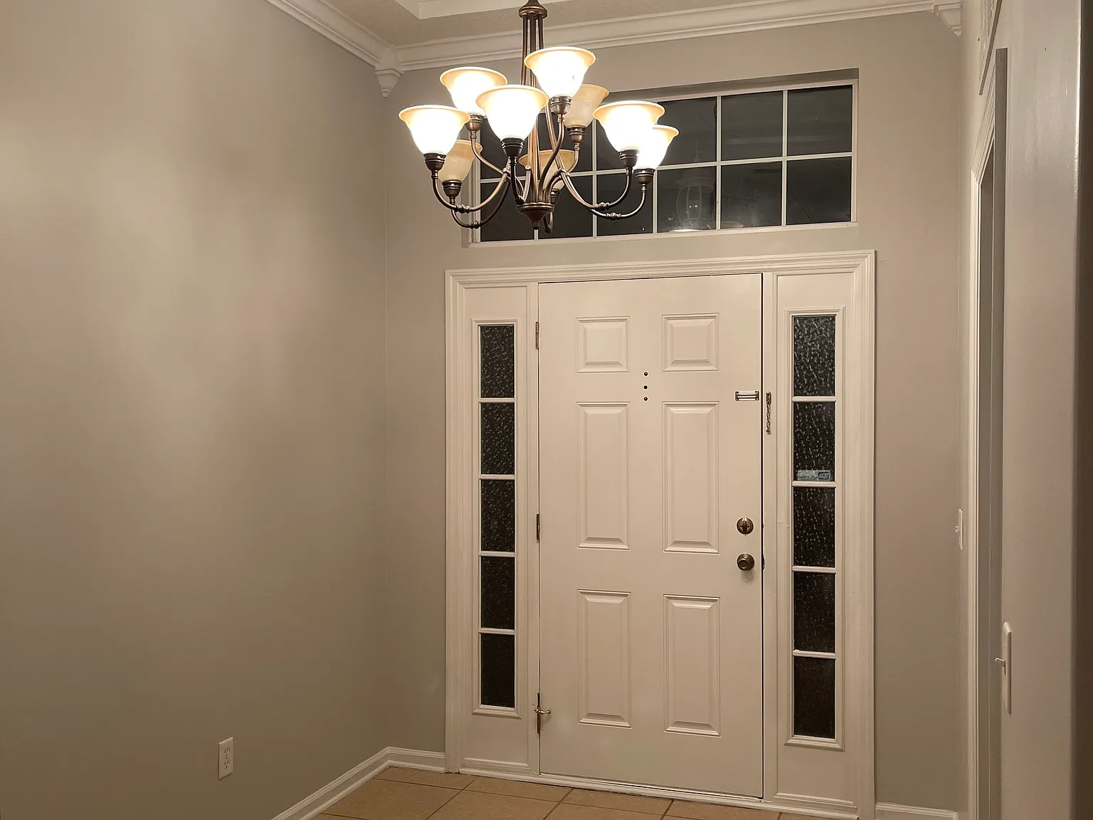 4 bed, 2049 sqft, $2,300 — Photo 2
