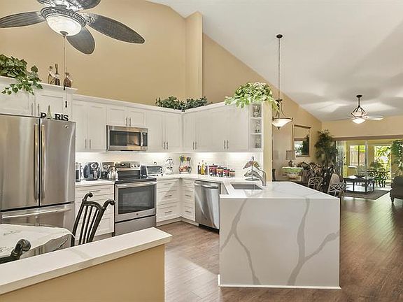 3rd image of 9761 Malvern Dr