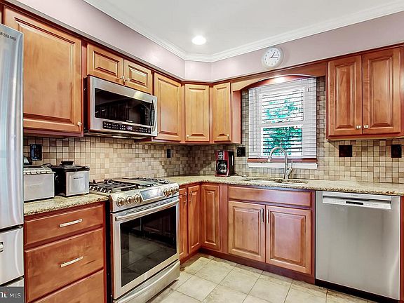 3rd image of 45 Graceford Dr