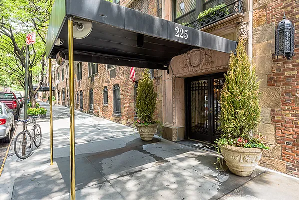 Sold by Engel and Völkers Brownstone Brooklyn | media 1