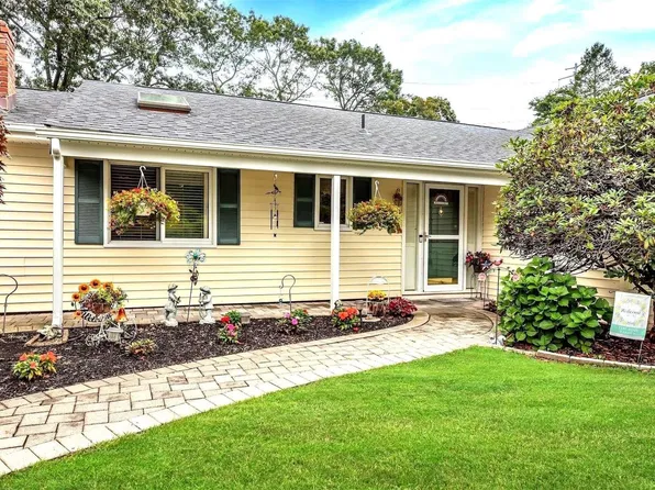 48 Mahogany Road, Rocky Point, NY 11778