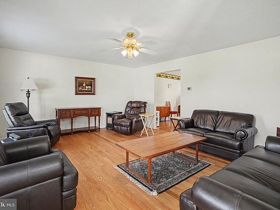 2nd image of 33 Longstreet Dr