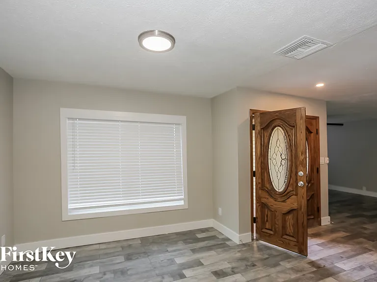 4409 W Griswold Rd — Photo 14