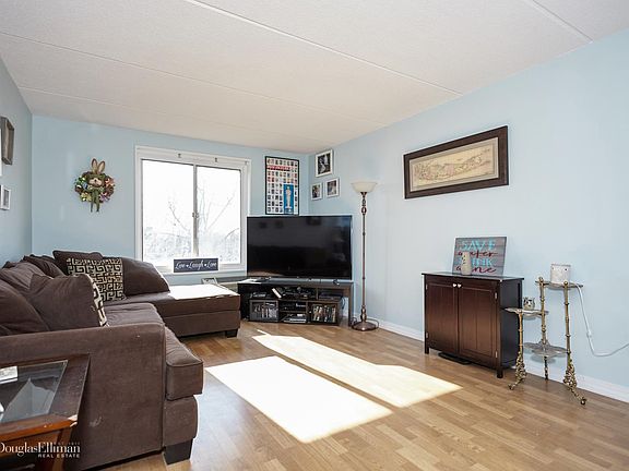 3rd image of 135 Post Ave APT 5-D