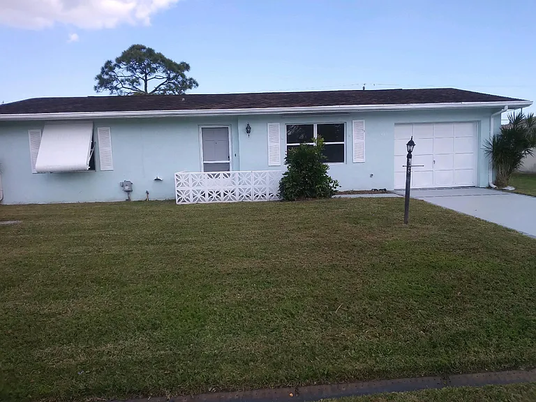 643 SE Clifton Lane, Port Saint Lucie, FL 34983