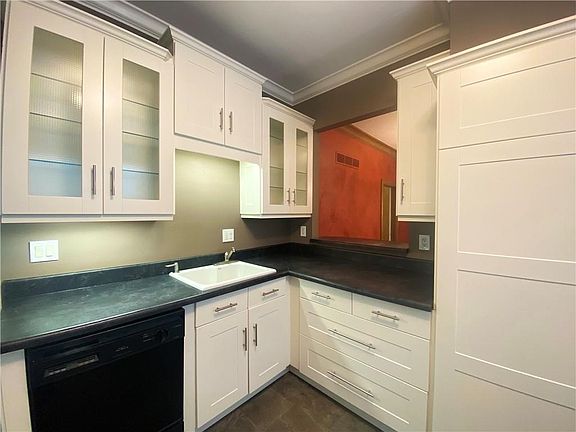 5th image of 2717 Faraon St