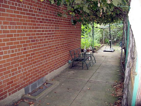3rd image of 2561 46th St