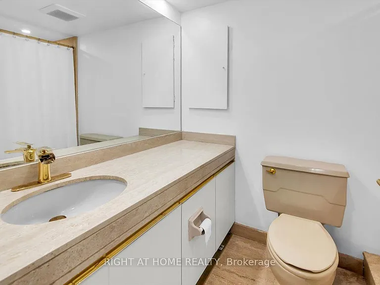 65 Harbour Sq #1304 — Photo 21