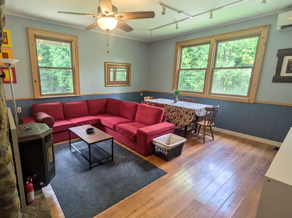 215 Lockes Village Rd, Wendell, MA 01379
