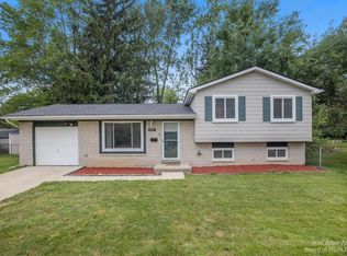 8611 Cedar Ct, Ypsilanti, MI 48198
