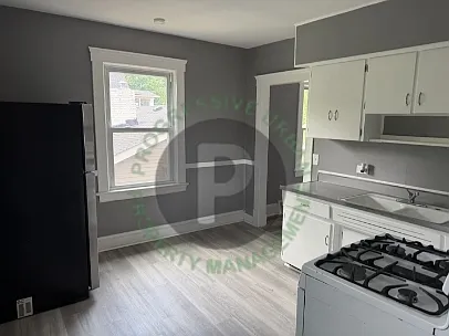 10709 Fidelity Ave — Photo 3