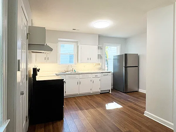 2 bed, 990 sqft, $1,595 — Photo 4