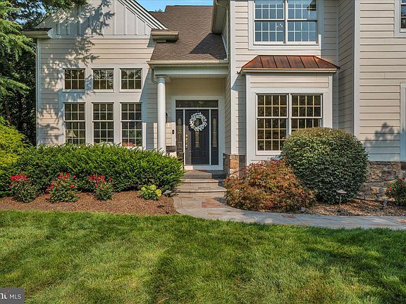 3rd image of 303 Belmont Ct