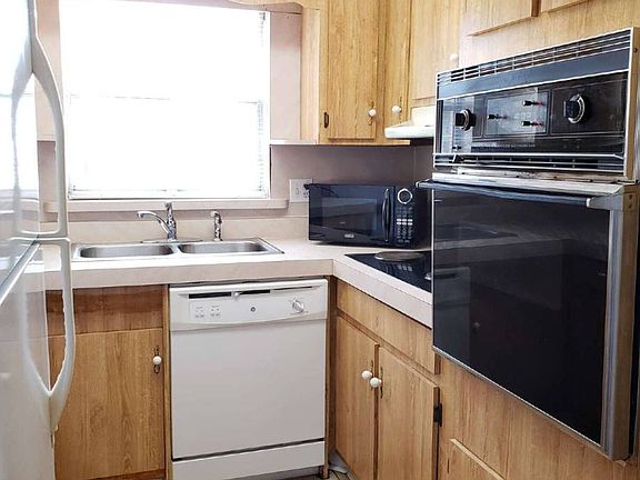 5th image of 53 Hemlock Dr NW