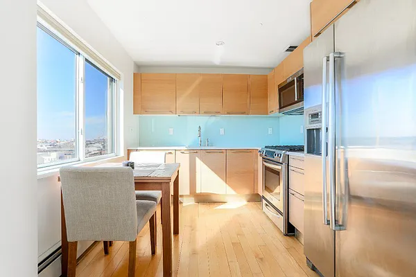 Sold by Brooklyn Bridge | media 4