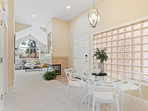 3rd image of 1122 S Winchester Blvd #3