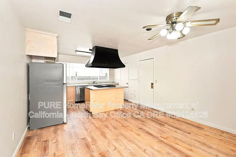 4 bed, 2.0 bath, 1408 sqft, $3,500 — Photo 4