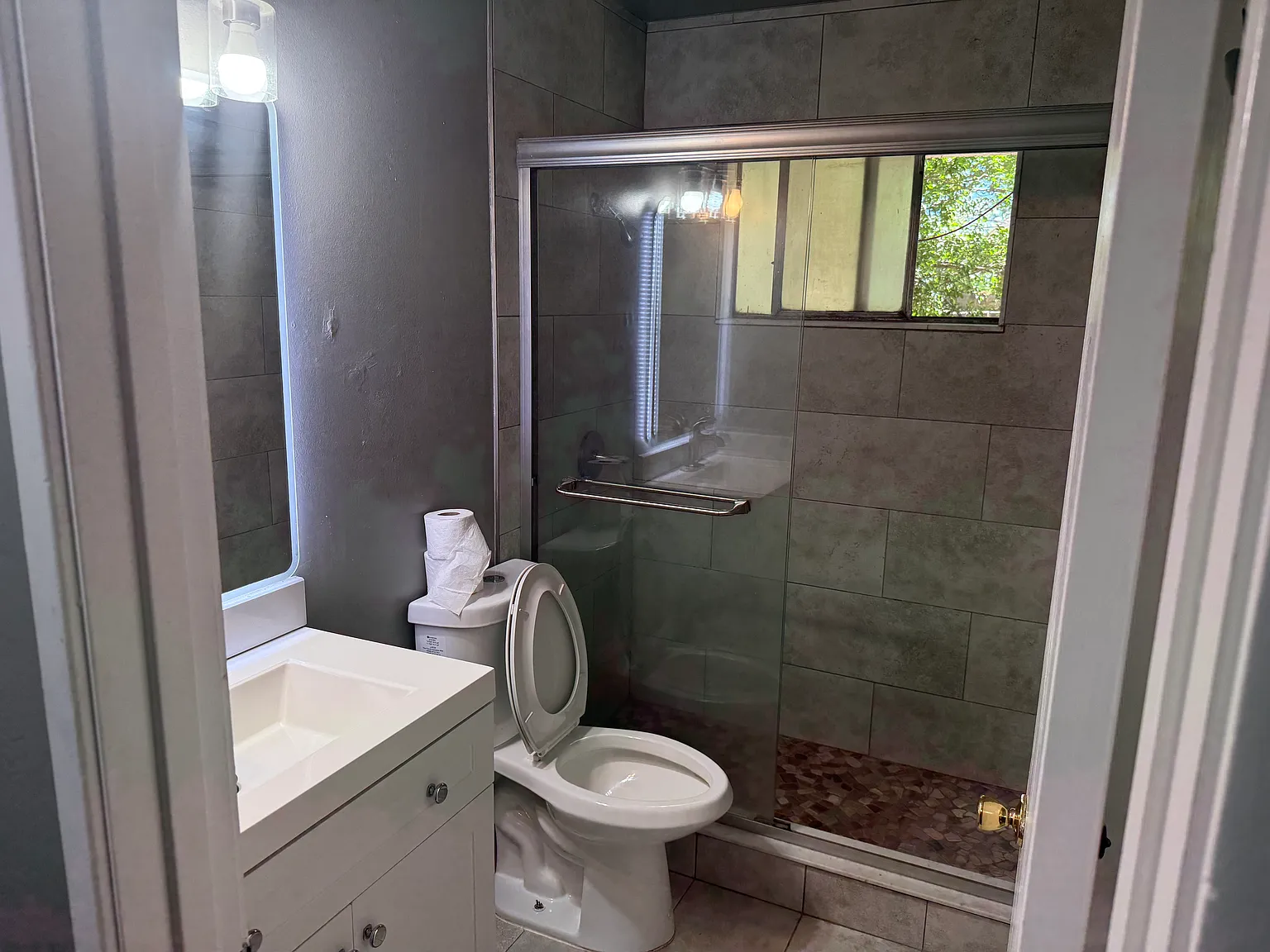 2 bed, 925 sqft, $2,200 — Photo 4