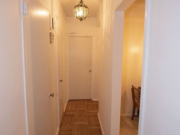 4th image of 550 Grand St APT G2a