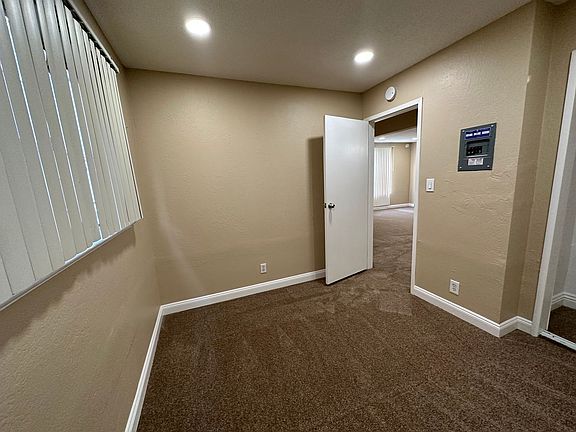 5th image of 262 28th St APT 1