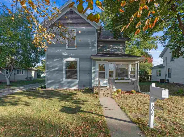 608 E Jefferson St, Washington, IA 52353