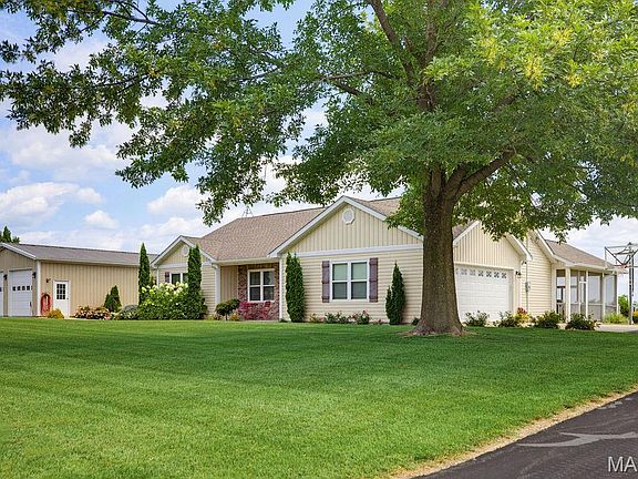 3rd image of 136 Raspberry Ln