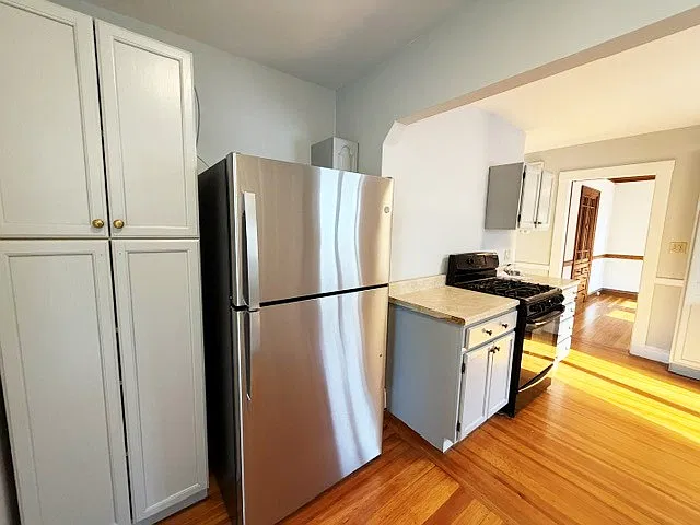 3 bed, 1400 sqft, $3,700 — Photo 3