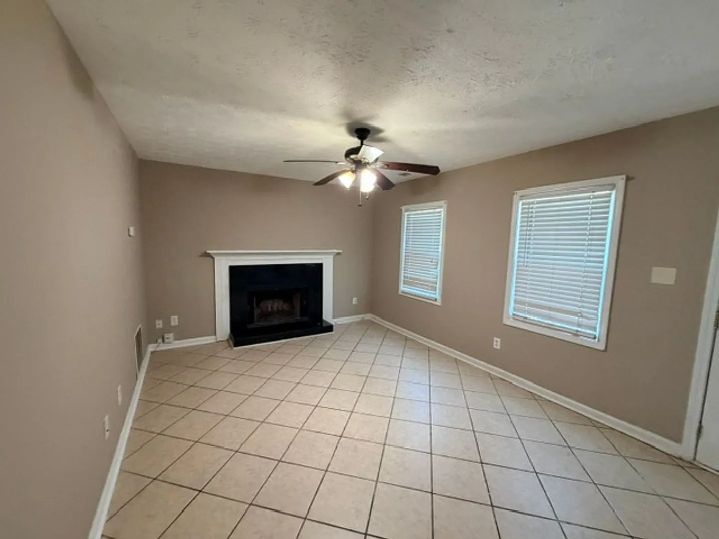 994 Hickory Bend Rd — Photo 2