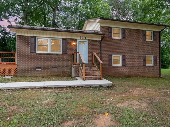 218 Lenoir Dr, Eden, NC 27288