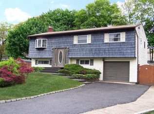 7 Remington Ave, Selden, NY 11784