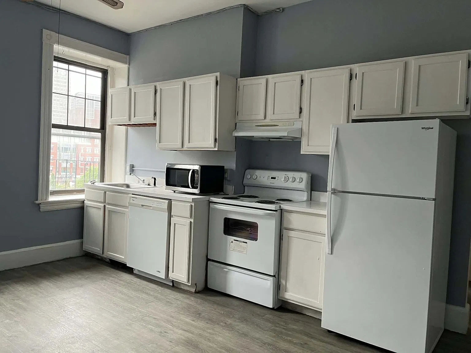 2 bed, 1.0 bath, 1000 sqft, $3,100 — Photo 3