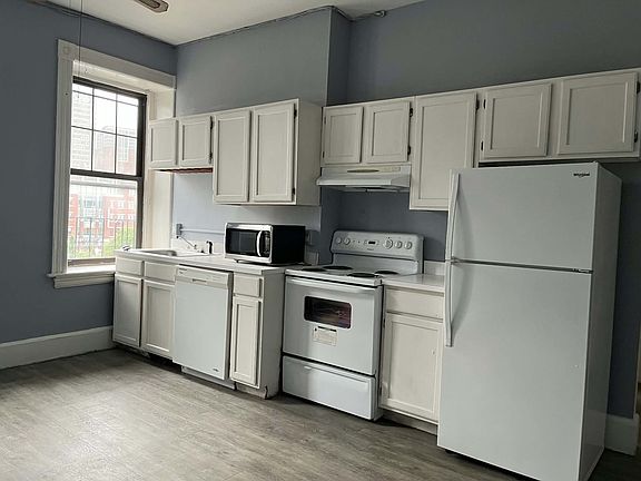 2nd image of 213 Hanover St APT 4