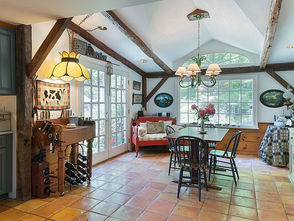 Day O Breakfast Room.jpg