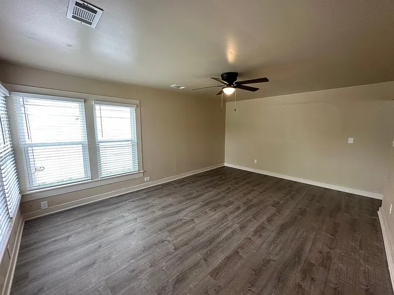 1213 W Walker St — Photo 21