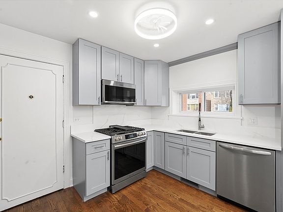 2nd image of 7056 N Rockwell St #1