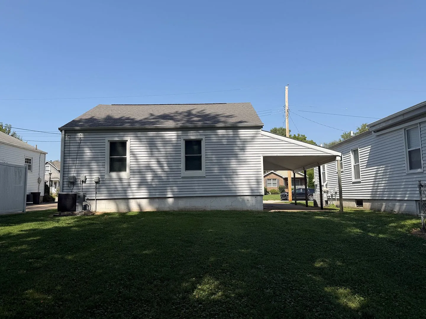 Comfortable 2-Bedroom Home with Covered Parking — Photo 3