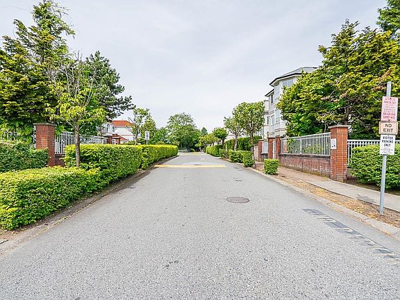 5th image of 12739 72nd Ave #303