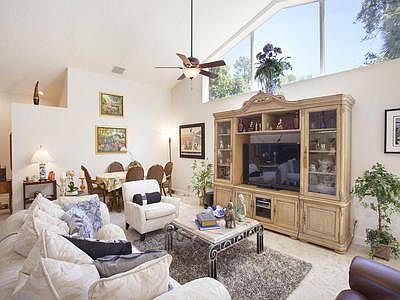 03_living-room_2101 Mahogany Place