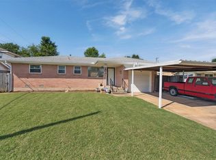 856 N Windermere Dr, Moore, OK 73160