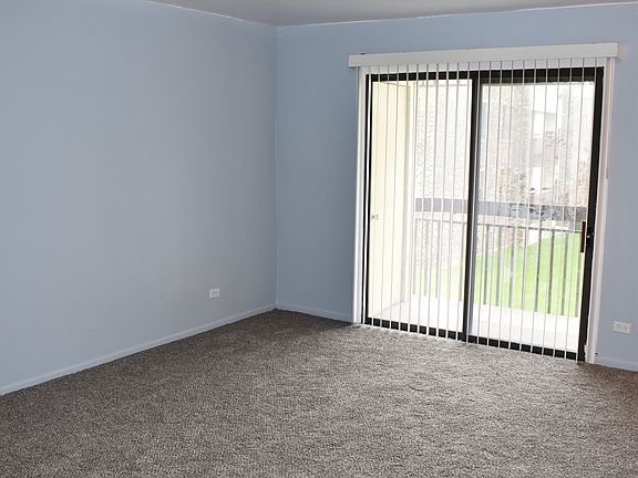 3rd image of 2212 Country Club Dr APT 12