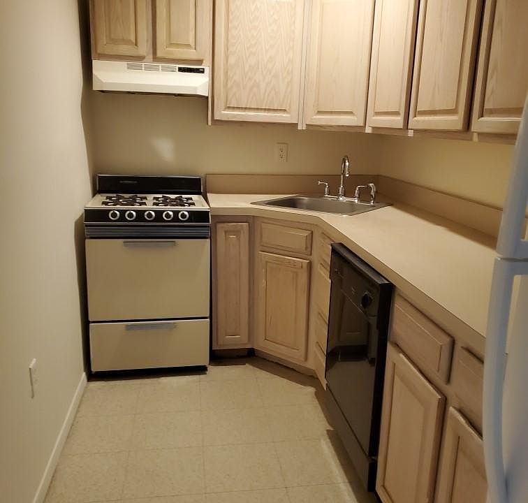 1st image of 239 Orchard St APT 2B
