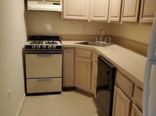 239 Orchard St APT 2B, Westbury, NY 11590