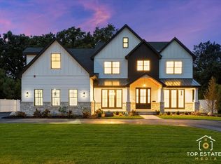 1420 Windcrest Rd, Deerfield, IL 60015