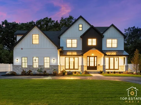 1420 Windcrest Rd, Deerfield, IL 60015