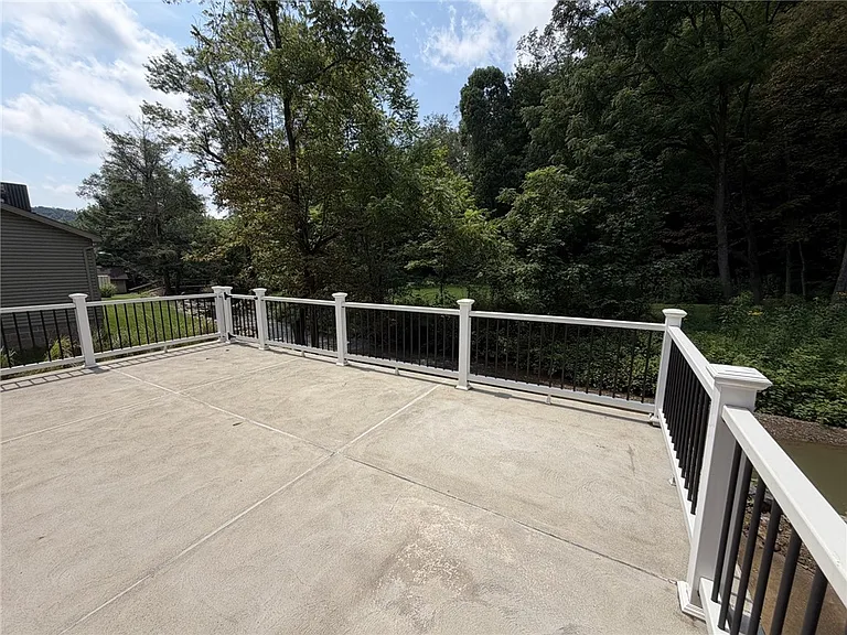 1113 Rochester Rd — Photo 8