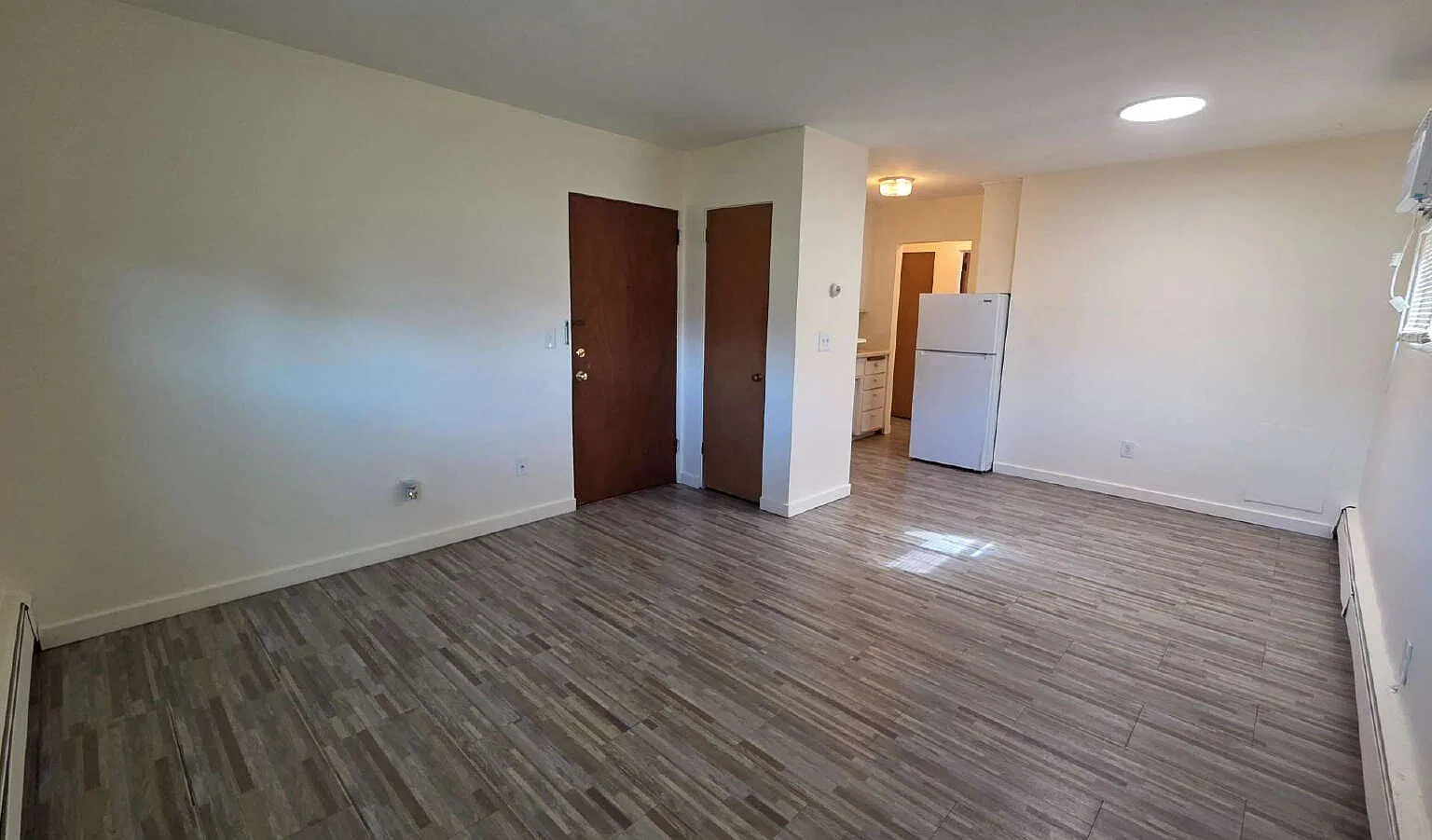 1 bed, 1.0 bath, 1025 sqft, $999 — Photo 2