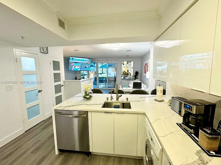 2501 S Ocean Dr #L14 — Photo 2