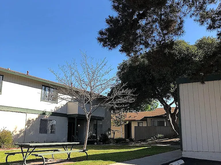 240 Aspen St #8 — Photo 12