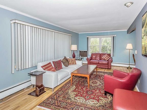 3rd image of 17 Midwood Dr