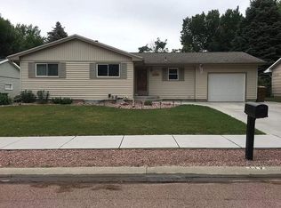 417 E 14th Ave, Mitchell, SD 57301